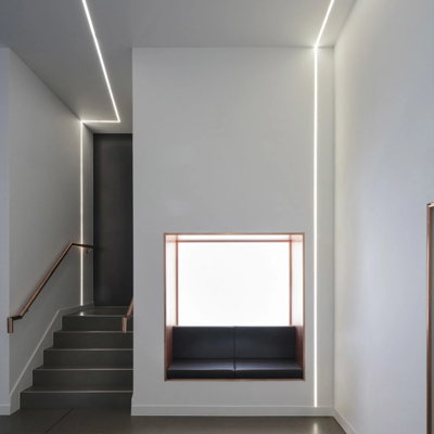 Un buen precio. Perfil del piso de la protuberancia los 2m los 2.5m 3M 6063 T5 W27.5mm LED en línea