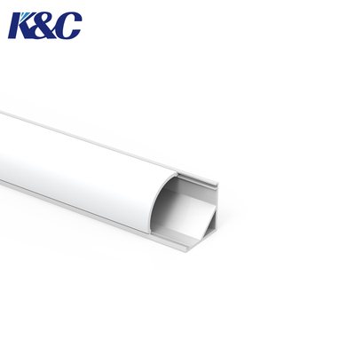 Un buen precio. Profil de esquina de aluminio de ángulo recto de LED montado en la superficie con difusor de 45 ° en línea