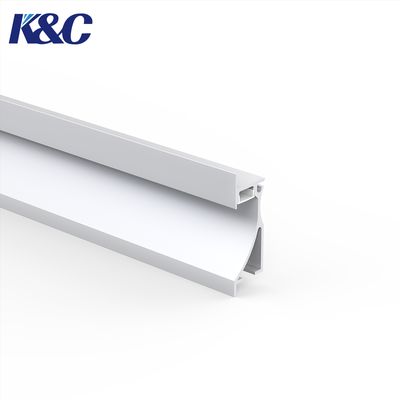 6063 T5 Perfil de esquina LED de aluminio W26.4 x H77.5mm 2M longitud