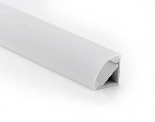 Un buen precio. Cubierta impermeable de la PC de la protuberancia de la cubierta IP65 de la cubierta del LED con el heathink para la esquina en al aire libre o interior en línea