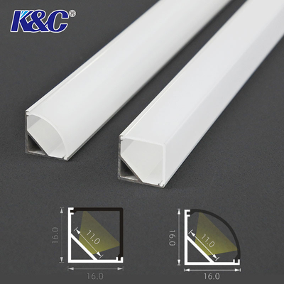 Un buen precio. Canal de extrusión de perfil de aluminio de esquina LED para gabinete 45 Luz de ángulo de 90 grados en línea
