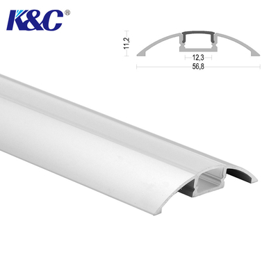 Un buen precio. Ronda de levantamiento de aluminio helada del perfil IP20 56.8*11.2m m de la tira de PMMA LED en línea