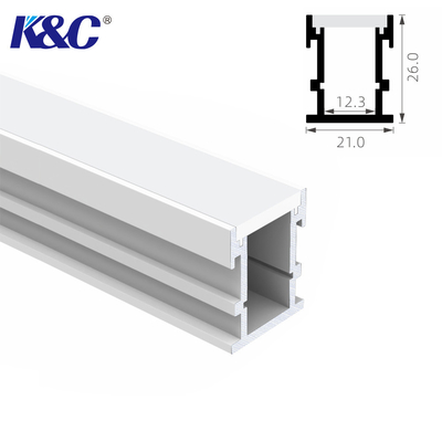 Un buen precio. 6063 longitud de aluminio del canal 2.5m de la protuberancia del perfil T5 para la iluminación del piso en línea